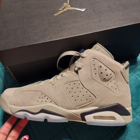 Shoes - Jordan 6s